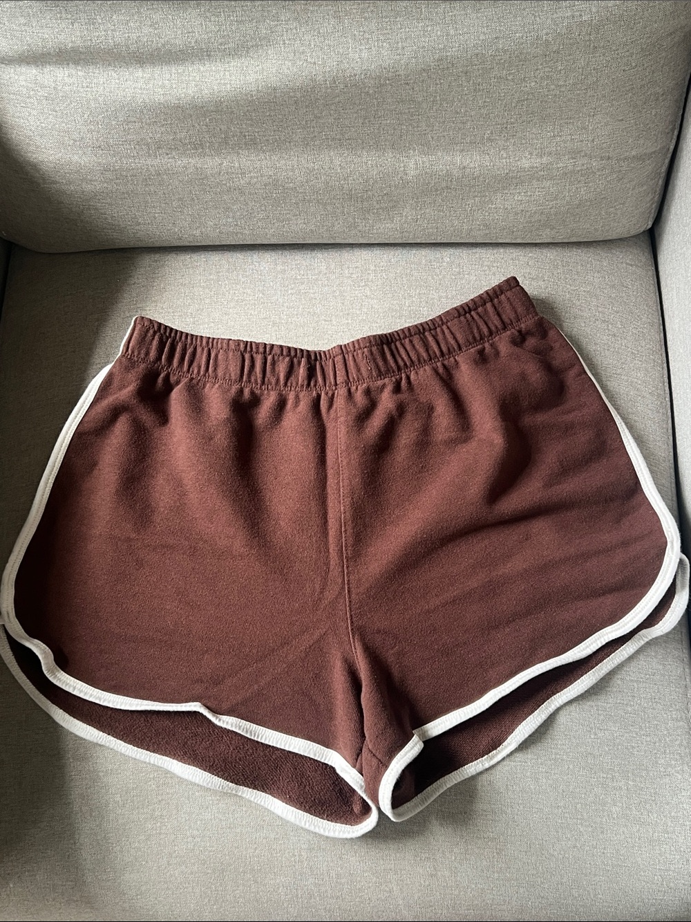 Brown cotton shorts layered trim white track